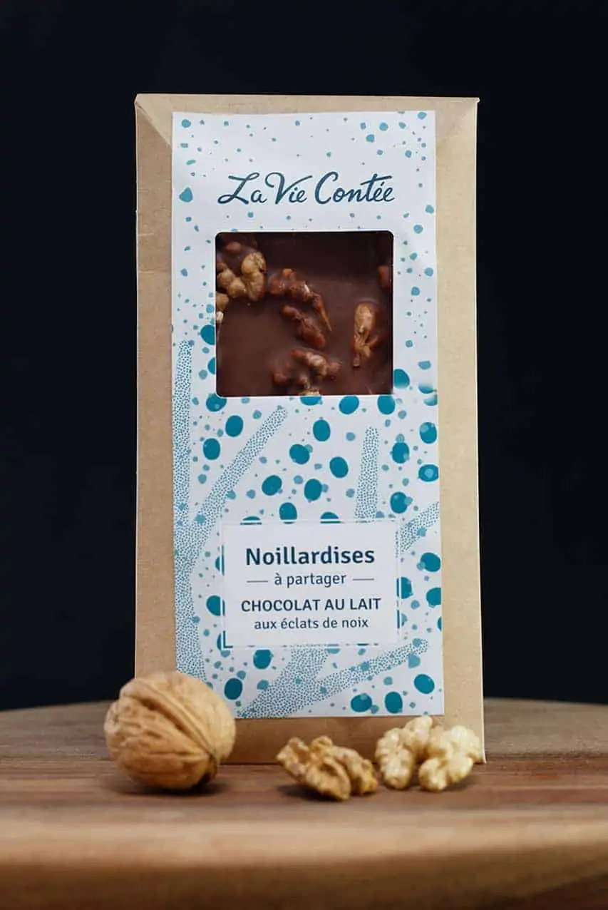 tablette de chocolat au lait et aux éclats de noix du Périgord AOP Franquette